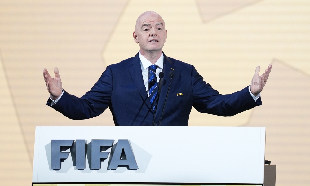 季似乎陷入 季似乎陷入